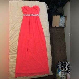 City triangles, size 3, strapless coral pink formal dress.